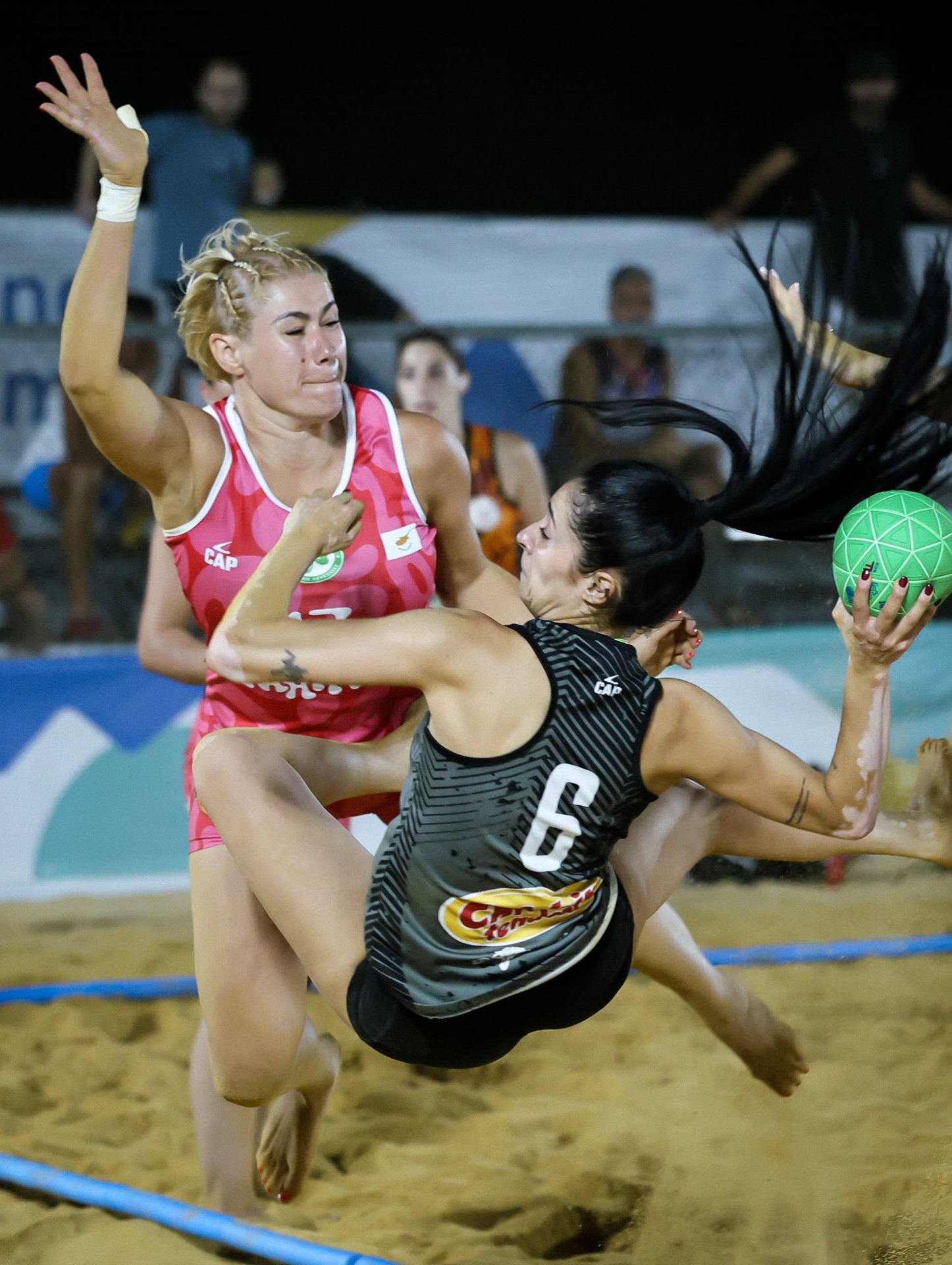 Physical duel in mid-air on the sand — 2026/27