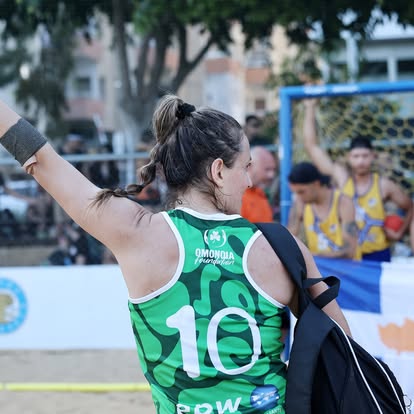 Player #10 saluting the crowd — 2026/27