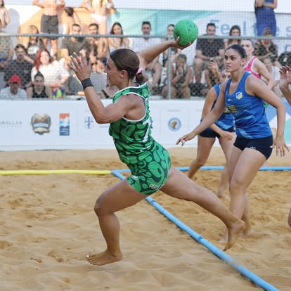 Lunging attacker driving to the goal — 2026/27